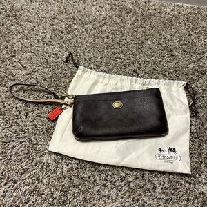COACH Peyton Signature Wristlet Zipper Go-Go Wallet [Used]